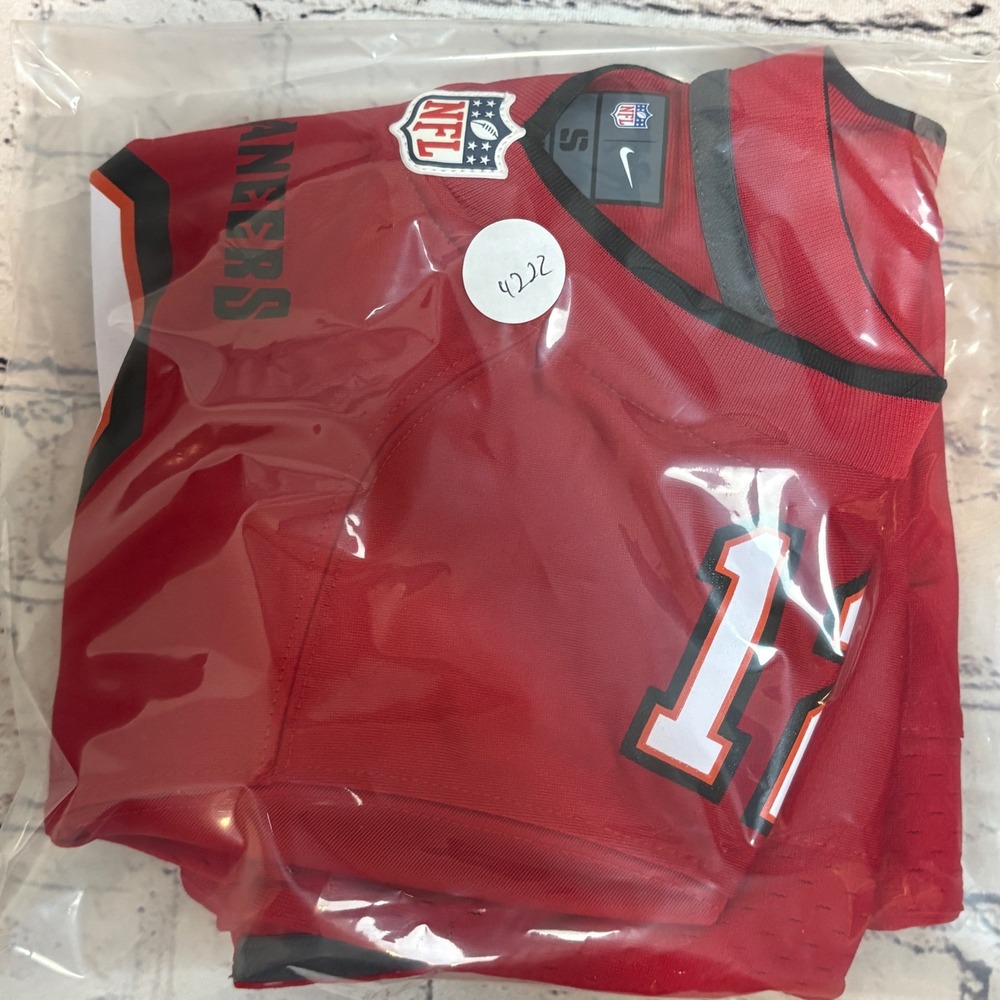 Nike Tom Brady #12 Tampa Bay Buccaneers NFL Jersey Youth S 8 Red On Field - Picture 8 of 8